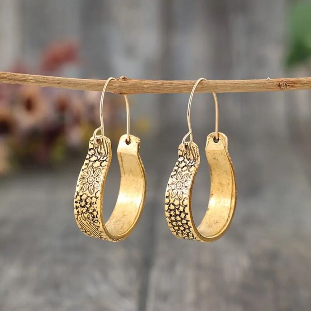 ⭐ Boho Chic Vtg Style Floral Engraved Goldtone Drop Hoop Earrings New - Picture 2 of 7